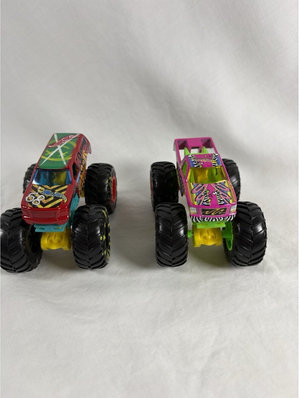 Hot Wheels Monster Jam Truck - Torque Terror Neo Pink And Green Demo Derby  1:64